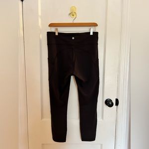 Lululemon black Wunder Train High-Rise Tight with Pockets 25”